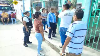 Pleito vecinal por vivienda invadida termina en zafarrancho en Ciudad del Carmen; policía interviene