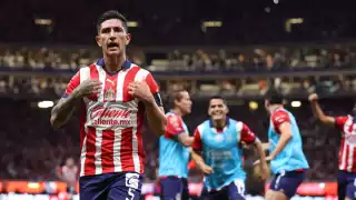 Pocho Guzmán da triunfo a Chivas, frente a Toluca, en los Cuartos de Final de Ida de la Liguilla