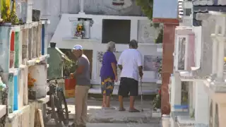 Champotón registra baja afluencia en panteones y mercados durante Día de Muertos