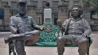 Embajada de Cuba y Partido Comunista protestan por retiro de estatuas de Fidel Castro y el Che Guevara en CDMX