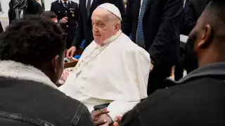 Papa Francisco se ausenta del Viacrucis 2025 pero deja potente mensaje contra la “economía que mata”