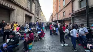 Presidenta Sheinbaum afirma que hay diálogo con la CNTE tras bloqueo a Palacio Nacional