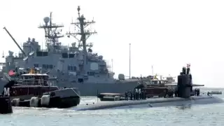 Estados Unidos despliega barco y submarino en el Caribe para presionar a Maduro