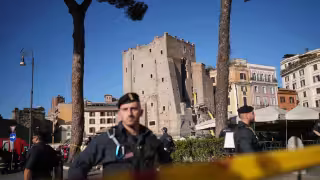 Colapsa torre medieval en Roma: hay al menos un herido y temor por nuevos derrumbes cerca del Coliseo