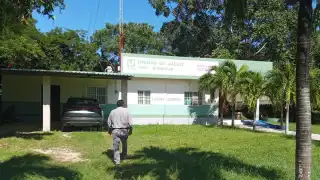 El Centro Médico de Laguna Guerrero está en crisis; adultos mayores y madres de familia exigen medicinas y mejor atención médica