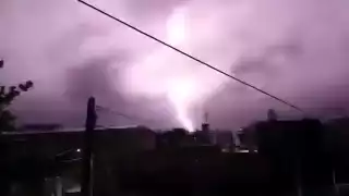 Tormenta eléctrica en Ciudad del Carmen provoca apagones y encharcamientos