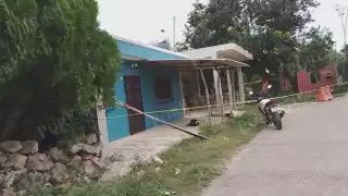 Fuertes vientos del Frente Frío 13 provocan caída de árbol y deja sin luz a familias en Dzitbalché