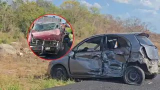 Fuerte choque en curva de Siho Playa, en Seybaplaya, deja dos heridos y vehículos destrozados    