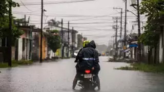 Tormenta “Erick” pone en alerta a Guerrero, mientras gobierno suspende clases por posible impacto como Huracán