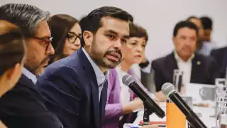 Exhiben a Jorge Álvarez Máynez sin sonrisa, estresado y ¿harto de la gente?