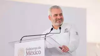 Interpol emite ficha roja contra exgobernador de Michoacán, Silvano Aureoles, por desvío millonario​