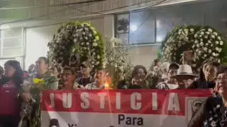 Clara Brugada acude al velorio de Ximena Guzmán y José Muñoz, colaboradores asesinados en CDMX