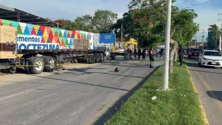 Trágico viernes en Campeche: Muere joven motociclista tras chocar contra un camión de materiales 