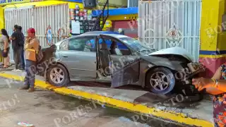 Mujer ebria choca contra local en Ciudad del Carmen y deja tres menores lesionados