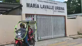 Primaria de Samulá, en Campeche, cumple tres semanas sin luz; alumnos toman clases en el calor