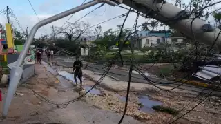 Huracán Melissa se debilita sobre Cuba pero sigue como categoría 3: alertan por lluvias e inundaciones