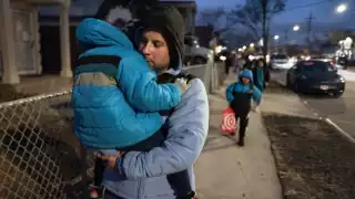 Juez federal bloquea orden de Trump que elimina ciudadanía por nacimiento
