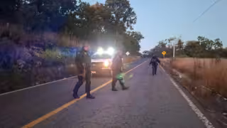 Bloqueos e incendios en Maravatío, Michoacán,  tras ataque a policía