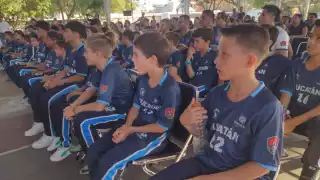 Abanderan a selecciones yucatecas de futbol previo a sus torneos nacionales: EN VIVO 