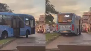 Va y Ven se sube a camellón en Mérida y queda atascado por unos instantes   