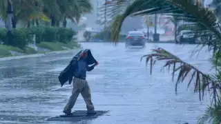 Huracán Flossie se intensifica a categoría 2: alerta por lluvias torrenciales y vientos extremos en el Pacífico mexicano