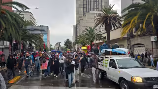 "Venceremos”; entre un canto de esperanza y encapuchados, así fue el mitin por los 11 años de los 43 de Ayotzinapa