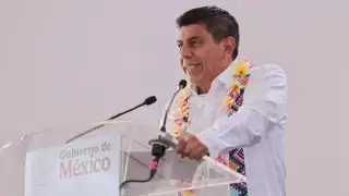 Gobernador Salomón Jara recibe a la presidenta Sheinbaum en Santiago Astata, Oaxaca