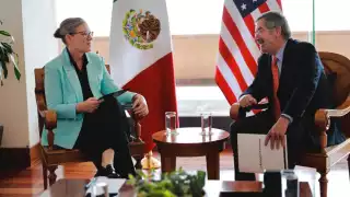 Gobernadora de Arizona se reúne con el canciller Juan Ramón de la Fuente para fortalecer cooperación con México