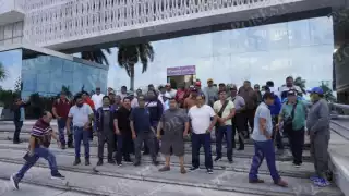 Cañeros de Champotón protestan en Palacio Estatal de Campeche por bajos precios de la caña