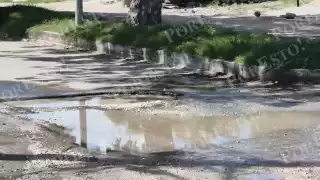Bache profundo complica el tránsito en la avenida Concordia, Champotón; vecinos exigen reparación