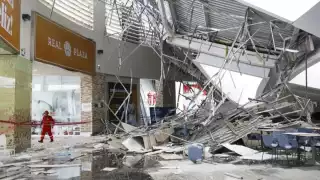 Investigan negligencia tras colapso de cúpula en centro comercial de Perú