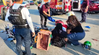 Camioneta provoca fuerte accidente en Ciudad del Carmen; pareja de motociclistas grave