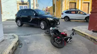 Motociclista termina grave, tras choque en el barrio de San Román en Campeche: EN VIVO
