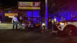 Motociclista ebrio brinca camellón y desata persecución en zona de bares en Campeche