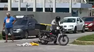 Motociclista es embestido por un vehículo particular en colonia Centro de Chetumal
