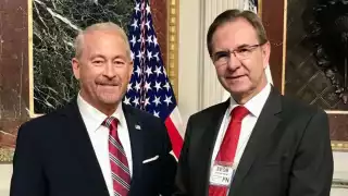 Ronald Johnson rinde protesta como embajador de EU en México y promete fortalecer relación bilateral