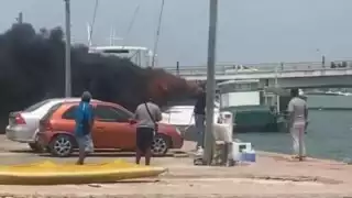 Yate se incendia en la marina de Yucalpetén: VIDEO