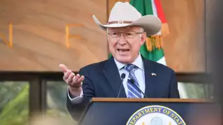 Ken Salazar propone priorizar el control migratorio en el sur de México para 2025