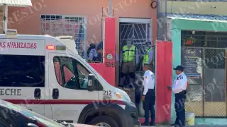 Policía auxilia a mujer víctima de violencia en la colonia Esperanza, en Campeche