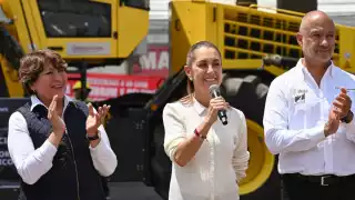 Sheinbaum presenta nuevos trenes de repavimentación en Edomex, cuya meta es rehabilitar todas las carreteras federales
