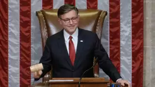 Donald Trump logra que el Congreso apruebe polémico paquete fiscal y de recortes antes del 4 de julio