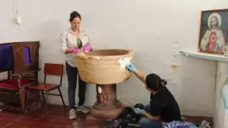 Recuperan patrimonio histórico en Campeche: Restauran retablo del siglo XIX y pila bautismal