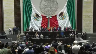 Kenia López anuncia donativo de la Cámara de Diputados para víctimas de lluvias en 5 estados