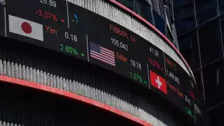 BMV y peso mexicano caen tras escalada en guerra comercial entre EE.UU. y China