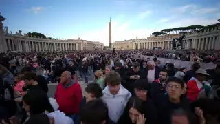 El nuevo papa deberá ser un líder cercano, con visión global y capaz de unir a una Iglesia dividida, afirman cardenales