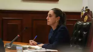 Presidenta Sheinbaum evalúa apertura de caminos y entrega de apoyos a afectados por las lluvias