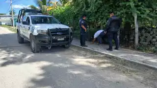 Lo creían muerto, pero solo dormía ebrio en la banqueta de Escárcega