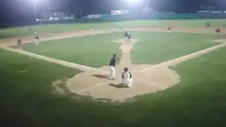 Noche de emoción en Sabancuy: Potros remonta y derrota a Laguneros en el campo Genara Reyes