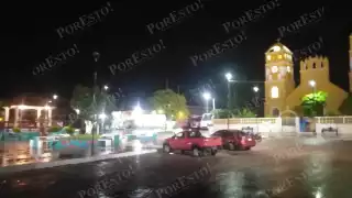 Fuerte lluvia provoca apagón en Sabancuy: vecinos exigen renovación de cables eléctricos