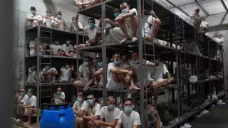 HRW denuncia desaparición forzada de más de 200 venezolanos deportados a El Salvador